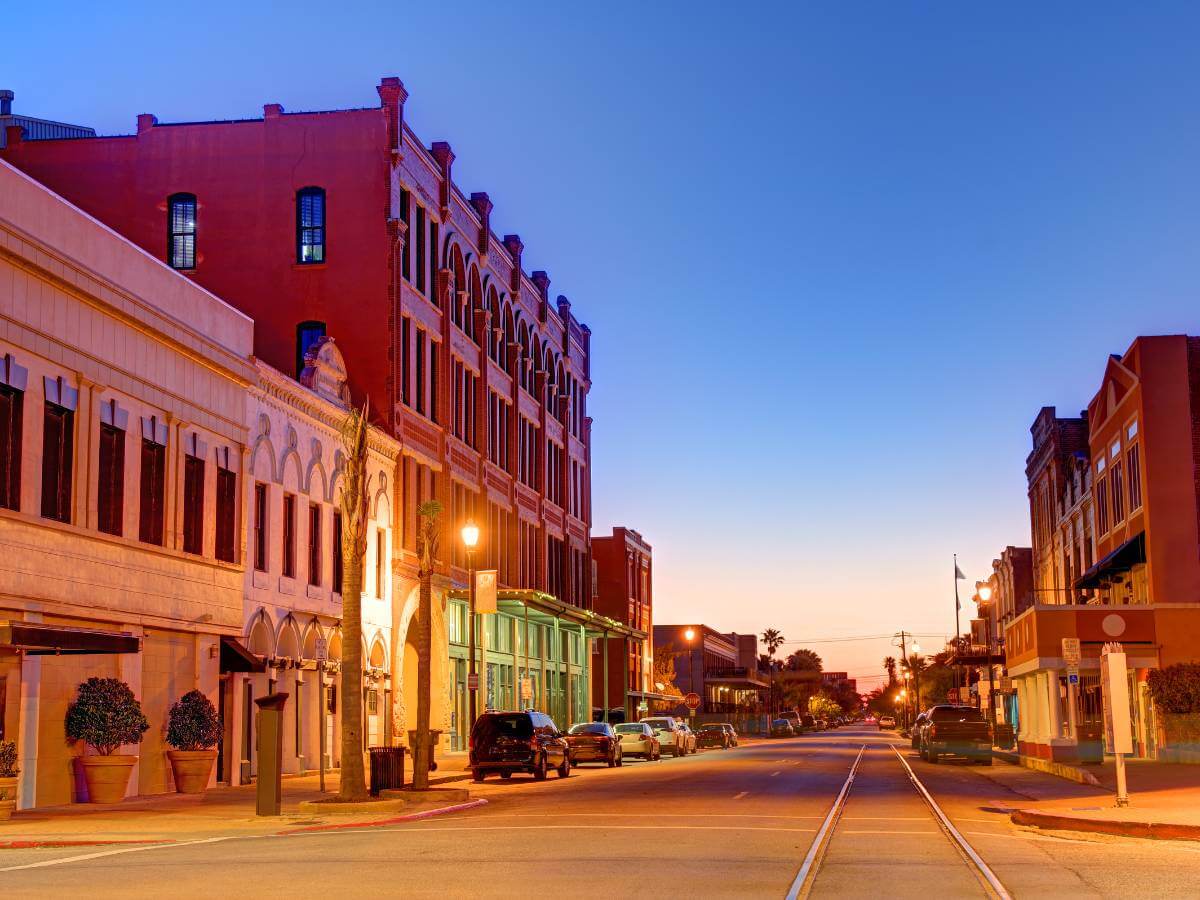 Harnessing the Texas Sun: El Paso and San Antonio Shine as Solar Power Havens