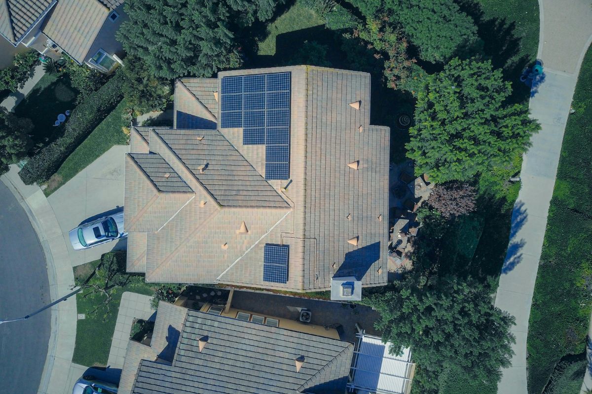 Can a house reduce more than 75% of its energy consumption thanks to Solar Energy?
