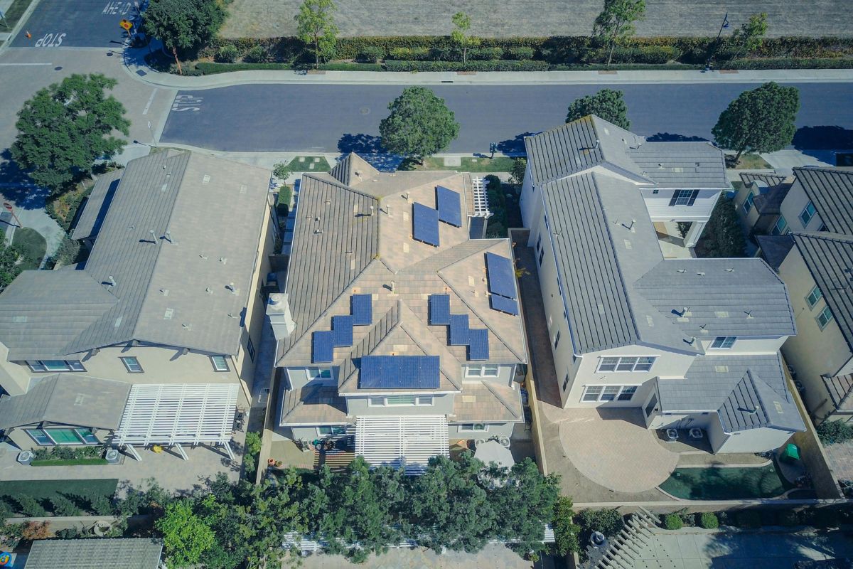 Can a house reduce more than 75% of its energy consumption thanks to Solar Energy?